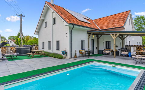 Party & Friends Villa
