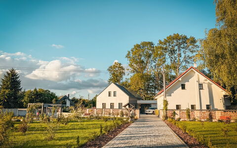 Party & Friends Villa: Hus, Hjem, Sommerhus, Landdistrikt, Have, Estate, Forstad, Landscaping, Gård, Indkørsel