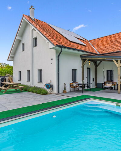 Party & Friends Villa