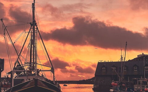 Rosehip Cottage: Båd, Vand, Vandfartøjer, Skumring, Solnedgang, Afterglow, Både Og Sejlsport - Udstyr Og Materiel, Solopgang, Horisont, Aften