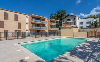 Dans Une Résidence Neuve avec Piscine