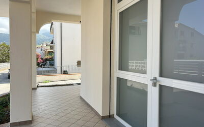 Case Martorelli - Belvedere Marittimo: Etage, Lejlighed, Altan, Glas, Gelænder, Dagslys, Home Dør, Aluminium
