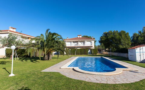 Miami Platja 816: Himmel, Plante, Bygning, Vand, Azure, Træ, Svømmepøl, Fritid, Hus, Græs