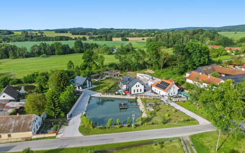 Luxury Retreat Resort: Krop Af Vand, Boligområde, Vandvej, Hus, Landskab, Vandløb, Fugleperspektiv, Kanal, Tag, Hjem