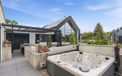 Luxury Retreat Resort: Svømmepøl, Udvej, Kompositmateriale, Skygge, Udendørs Møbler, Eco Hotel, Gårdhave, Gårdsplads, Dæk, Stol