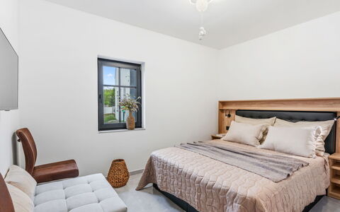 Luxury Retreat Resort: Møbel, Seng, Indretning, Soveværelse, Gulvbelægning, Etage, Væg, Sengetøj, Værelse, Træ