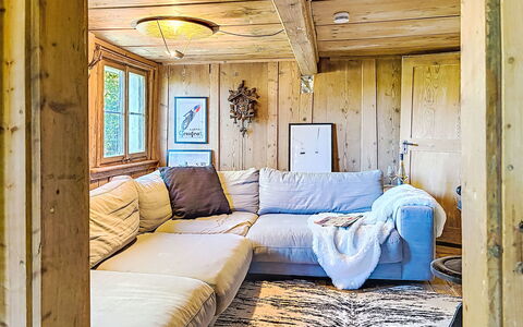 Winterberg: Møbel, Indretning, Gulvbelægning, Etage, Træ, Loft, Couch, Værelse, Trægulve, Stue