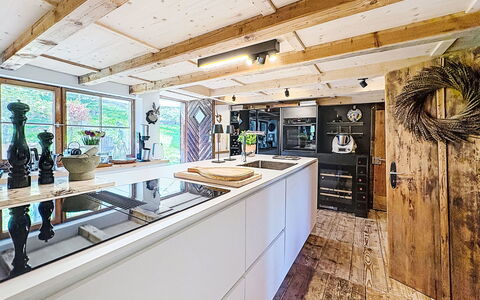 Winterberg: Gulvbelægning, Køkken, Træ, Indretning, Countertop, Loft, Etage, Møbel, Trægulve, Belysning