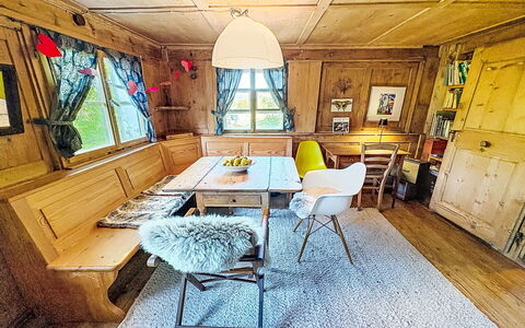 Winterberg: Møbel, Indretning, Træ, Værelse, Gulvbelægning, Etage, Hjem, Bord, Hårdttræ, Bejdse