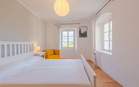 Maier: Indretning, Soveværelse, Loft, Etage, Gulvbelægning, Møbel, Seng, Værelse, Sengetøj, Bed Frame
