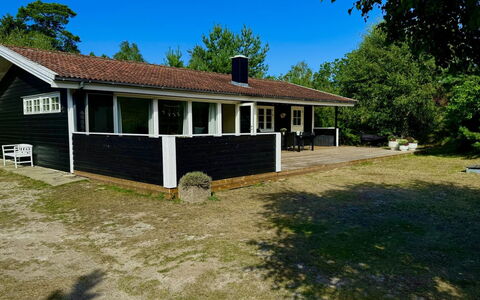 Marja - 350M from the Sea: Indretning, Loft, Lejlighed, Gulvbelægning, Møbel, Etage, Værelse, Belysning, Hjem, Couch