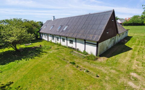 Aarni - 6.5Km from the Sea: Indretning, Loft, Lejlighed, Gulvbelægning, Møbel, Etage, Værelse, Belysning, Hjem, Couch