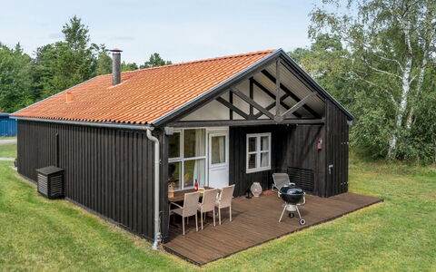 Dorrit - 200M from the Sea: Indretning, Loft, Lejlighed, Gulvbelægning, Møbel, Etage, Værelse, Belysning, Hjem, Couch