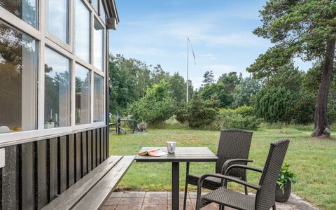 Dorrit - 200M from the Sea: Indretning, Loft, Lejlighed, Gulvbelægning, Møbel, Etage, Værelse, Belysning, Hjem, Couch