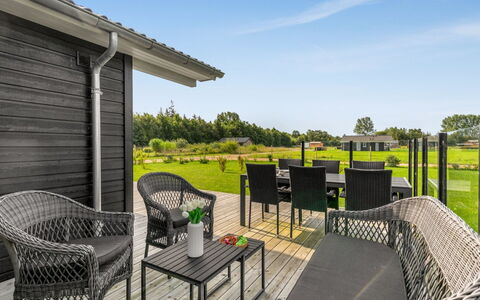 Hellevi - 900M from the Sea: Udendørs Møbler, Møbel, Hjem, Stol, Udendørs Bord, Sommerhus, Veranda, Gårdhave, Hårdttræ, Dæk