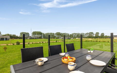 Hellevi - 900M from the Sea: Himmel, Møbel, Bord, Land Lot, Almindeligt, Udendørs Møbler, Udendørs Bord, Hårdttræ, Skygge, Lawn
