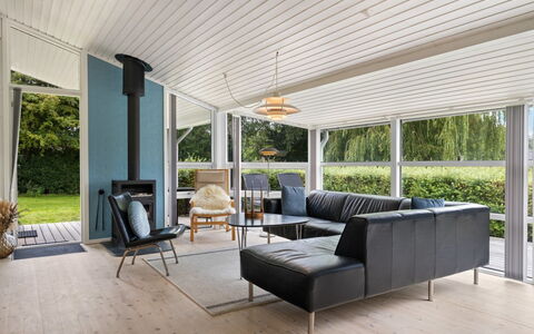 Tanita - 450M from the Sea: Hjem, Tag, Hus, Dør, Sommerhus, Skygge, Have, Bunddække, Veranda, Gård