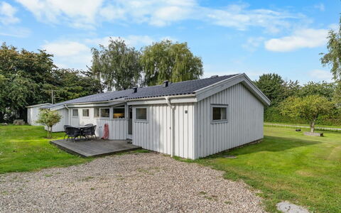 Tanita - 450M from the Sea: Hjem, Tag, Hus, Dør, Sommerhus, Skygge, Have, Bunddække, Veranda, Gård