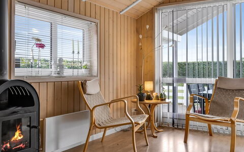 Trifun - 300M from the Sea: Sommerhus, Backyard, Gård, Garden Bygninger, Skur, Sidespor, Udendørs Møbler, Bjælkehytte, Udendørs Struktur, Hytte