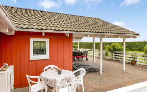 Trifun - 300M from the Sea: Sommerhus, Backyard, Gård, Garden Bygninger, Skur, Sidespor, Udendørs Møbler, Bjælkehytte, Udendørs Struktur, Hytte