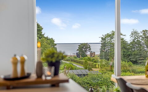 Kalevi - 150M from the Sea: Møbel, Indretning, Træ, Loft, Gulvbelægning, Etage, Trægulve, Køkken & Spisebord, Bord, Lysarmatur