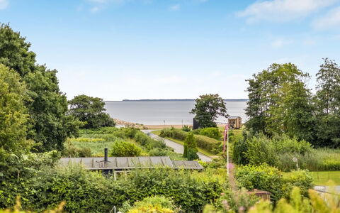 Kalevi - 150M from the Sea: Møbel, Indretning, Træ, Loft, Gulvbelægning, Etage, Trægulve, Køkken & Spisebord, Bord, Lysarmatur