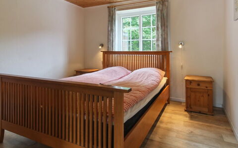 Henrieke - 10Km from the Sea: Seng, Møbel, Soveværelse, Træ, Sengetøj, Etage, Gulvbelægning, Sengetøj, Indretning, Bed Frame