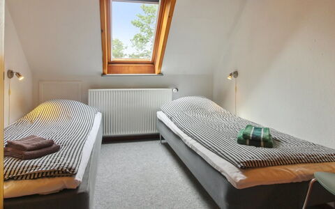 Henrieke - 10Km from the Sea: Soveværelse, Seng, Træ, Sengetøj, Sengetøj, Indretning, Etage, Bed Frame, Gulvbelægning, Møbel