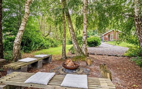 Mieka - 500M from the Sea: Træ, Møbel, Bagagerum, Udendørs Bench, Woodland, Have, Udendørs Bord, Bunddække, Udendørs Møbler, Forår