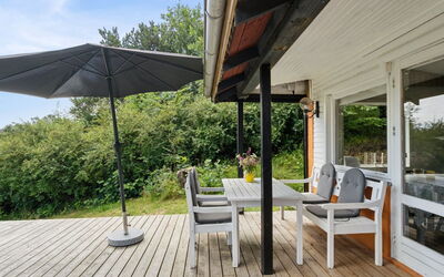 Marjanne - 800M from the Sea