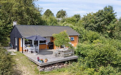 Marjanne - 800M from the Sea