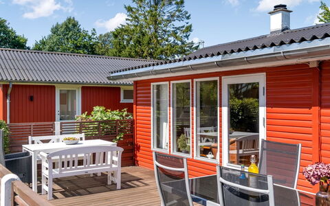 Sallie - 500M to the Fjord: Møbel, Dør, Udendørs Møbler, Stol, Dæk, Bejdse, Skygge, Sommerhus, Veranda, Hårdttræ