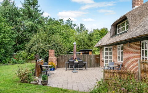 Hilaria - 2.1Km from the Sea: Busk, Sommerhus, Tag, Hus, Hjem, Have, Land Lot, Udendørs Møbler, Bunddække