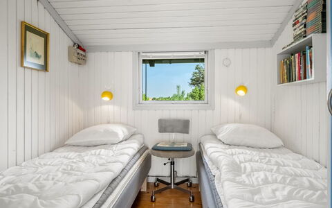 Saila - 1.2Km from the Sea: Træ, Soveværelse, Seng, Loft, Etage, Sengetøj, Sengetøj, Bed Frame, Bejdse, Hårdttræ