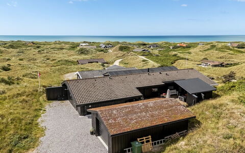 Jannus - 600M from the Sea: Blå, Svømmepøl, Møbel, Udendørs Møbler, Udvej, Stol, Skygge, Eco Hotel, Blomsterkrukke