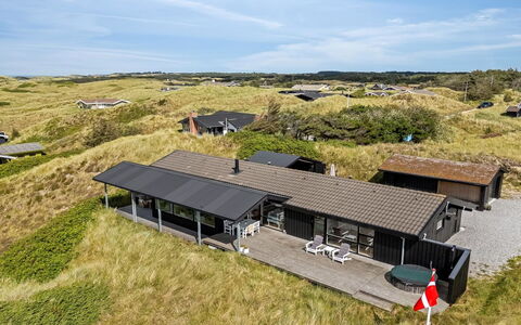 Jannus - 600M from the Sea: Blå, Svømmepøl, Møbel, Udendørs Møbler, Udvej, Stol, Skygge, Eco Hotel, Blomsterkrukke