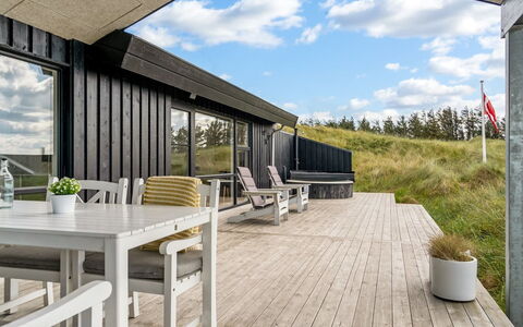 Jannus - 600M from the Sea: Træ, Møbel, Lejlighed, Værelse, Loft, Bejdse, Stol, Hårdttræ, Klarlak, Tømmer