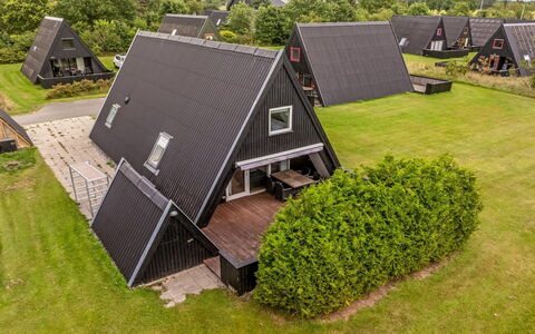 Ernstine: Sommerhus, Backyard, Gård, Garden Bygninger, Skur, Sidespor, Udendørs Møbler, Bjælkehytte, Udendørs Struktur, Hytte