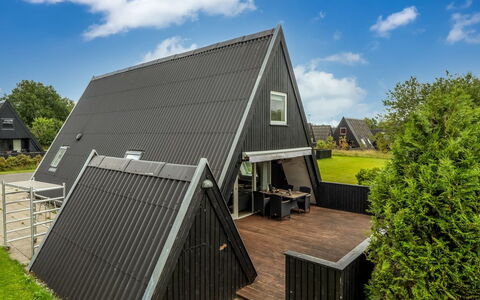 Ernstine: Sommerhus, Backyard, Gård, Garden Bygninger, Skur, Sidespor, Udendørs Møbler, Bjælkehytte, Udendørs Struktur, Hytte