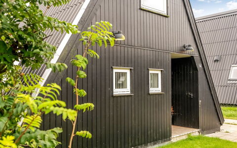 Ernstine: Sommerhus, Backyard, Gård, Garden Bygninger, Skur, Sidespor, Udendørs Møbler, Bjælkehytte, Udendørs Struktur, Hytte