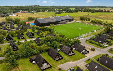 Ernstine: Sommerhus, Backyard, Gård, Garden Bygninger, Skur, Sidespor, Udendørs Møbler, Bjælkehytte, Udendørs Struktur, Hytte