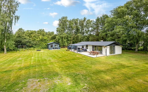 Annetta - 800M from the Sea: Træ, Møbel, Lejlighed, Værelse, Loft, Bejdse, Stol, Hårdttræ, Klarlak, Tømmer