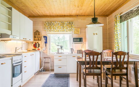 Teerentupa: Indretning, Møbel, Couch, Gulvbelægning, Etage, Værelse, Loft, Stue, Lejlighed