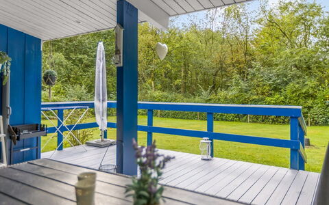 Anne - 30Km from the Sea: Veranda, Skygge, Gelænder, Dæk, Hårdttræ, Planke, Bejdse, Eco Hotel, Design, Stol