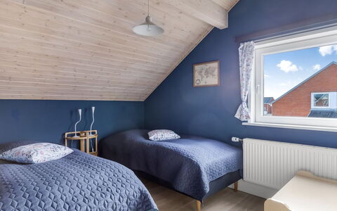 Steffan - 2.3Km from the Sea: Soveværelse, Seng, Træ, Etage, Gulvbelægning, Indretning, Sengetøj, Loft, Sengetøj, Hjem