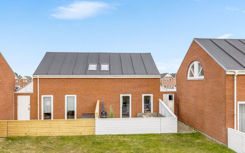 Steffan - 2.3Km from the Sea: Sommerhus, Backyard, Gård, Garden Bygninger, Skur, Sidespor, Udendørs Møbler, Bjælkehytte, Udendørs Struktur, Hytte