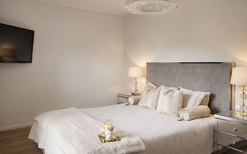 Am Obersalzberg: Seng, Møbel, Soveværelse, Sengetøj, Sengetøj, Indretning, Sengetøj, Hjem, Etage, Textile