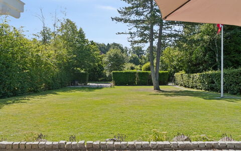 Guthfrith - 1.4Km from the Sea: Busk, Have, Skygge, Land Lot, Lawn, Landscaping, Gård, Flise, Parkere