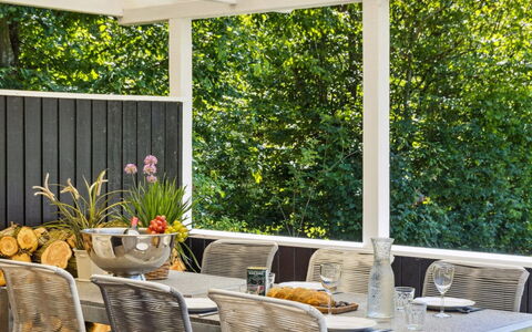 Guthfrith - 1.4Km from the Sea: Vegetationen, Busk, Forår, Sommerhus, Have, Skygge, Backyard, Gård, Stol