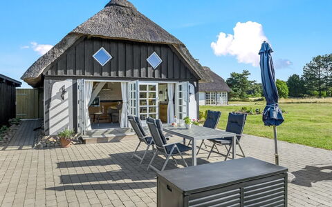 Ronja - 1.3Km from the Sea: Træ, Møbel, Lejlighed, Værelse, Loft, Bejdse, Stol, Hårdttræ, Klarlak, Tømmer